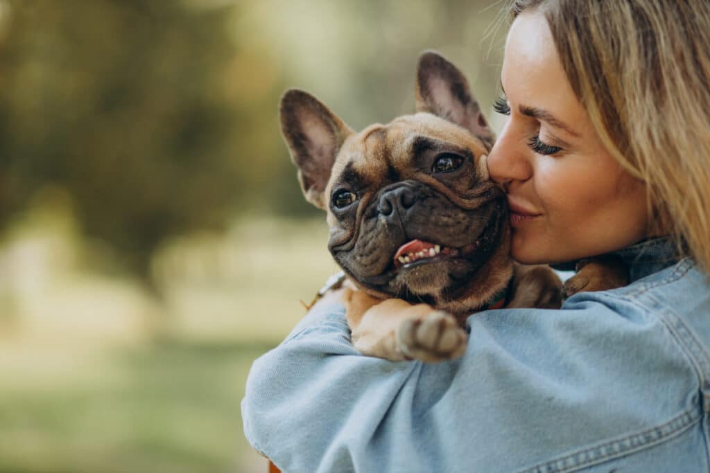 chica con su perro